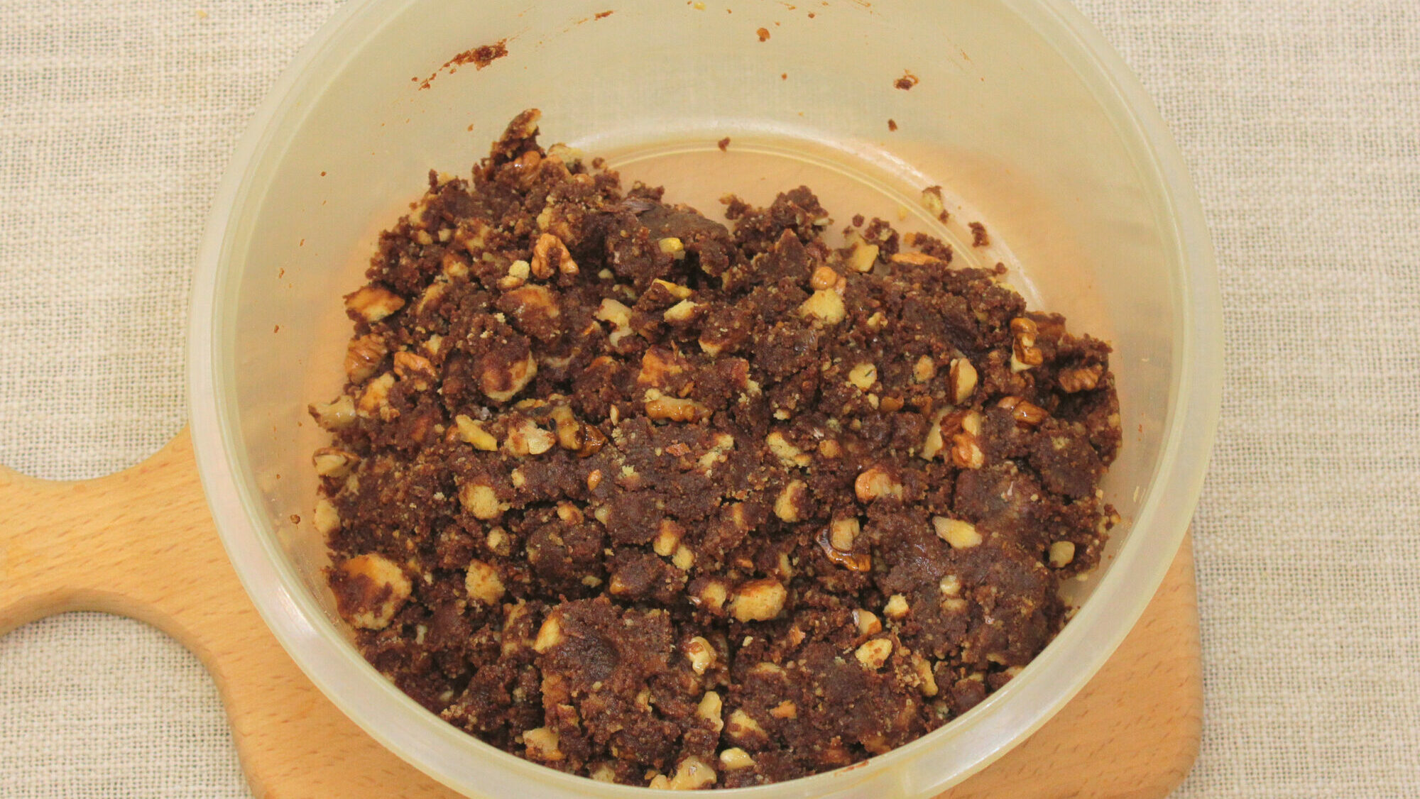 Рецепт Шоколадная колбаса с грецкими орехами и печеньем пошагово