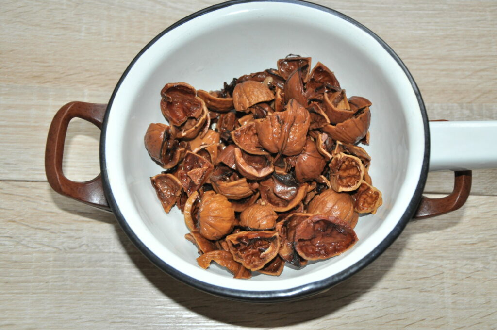 Настойка на скорлупе грецких орехов с медом: пошаговый рецепт