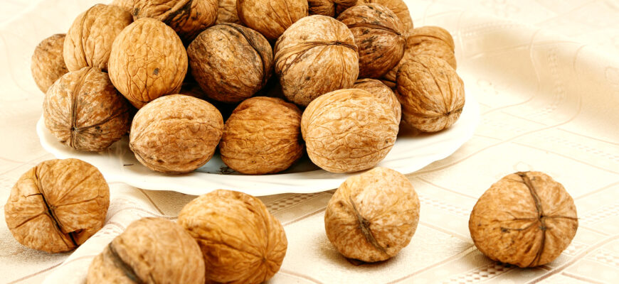 Как правильно хранить грецкие орехи дома, чтобы вкус долго не портился