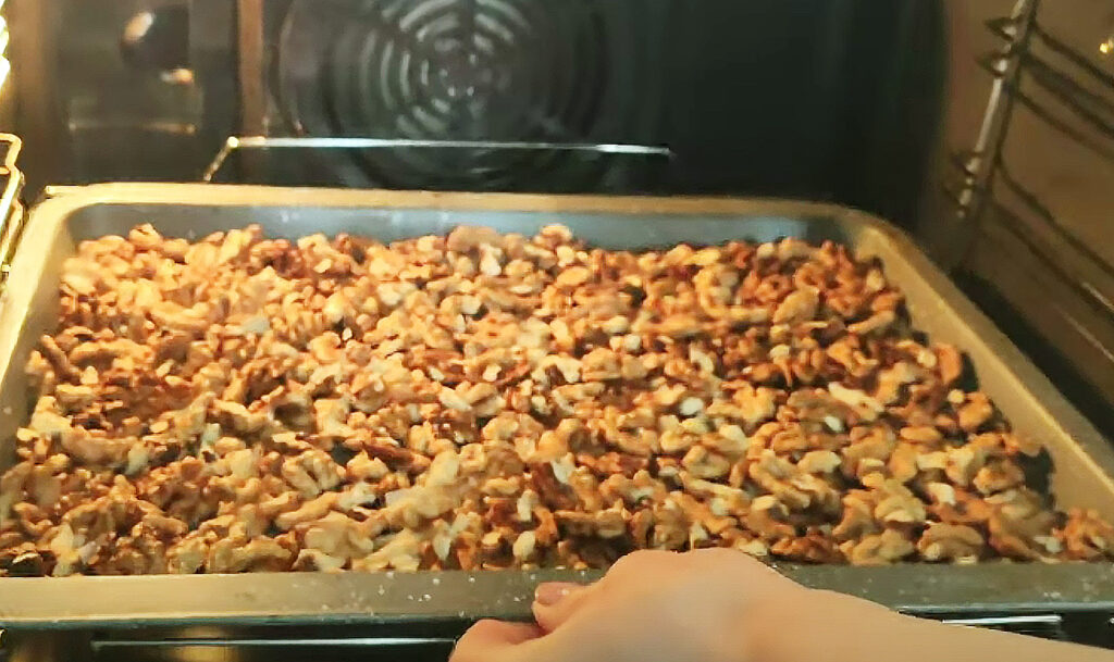 Как пожарить грецкий орех и какие сладости можно с ним приготовить