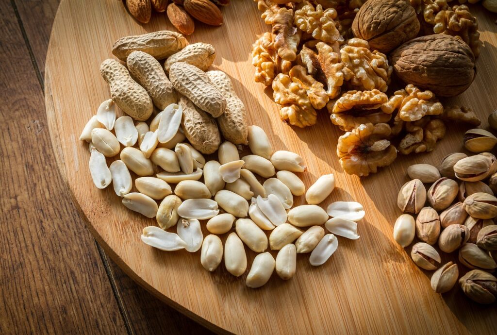 Аллергия на грецкие орехи: причины, как проявляется, лечение